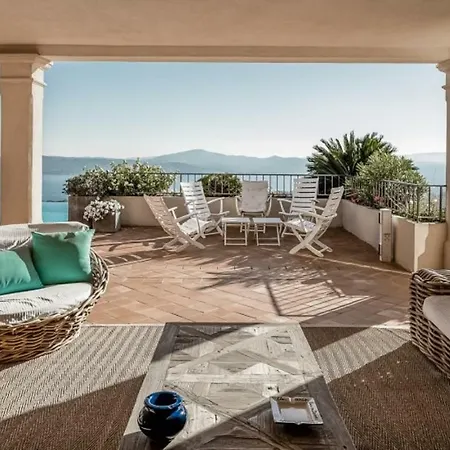 Villa Traverse De L'aiguade In France Grimaud